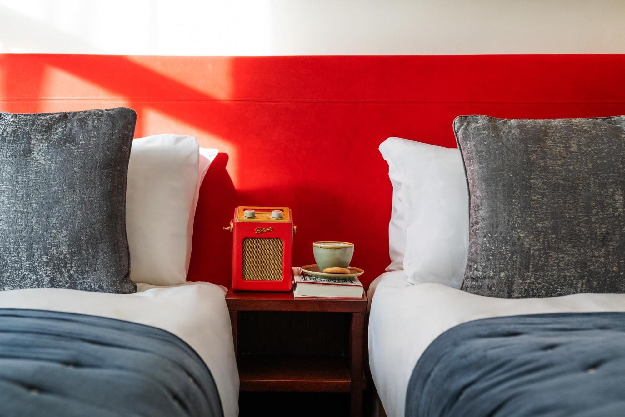 Отель The Clifton 3*