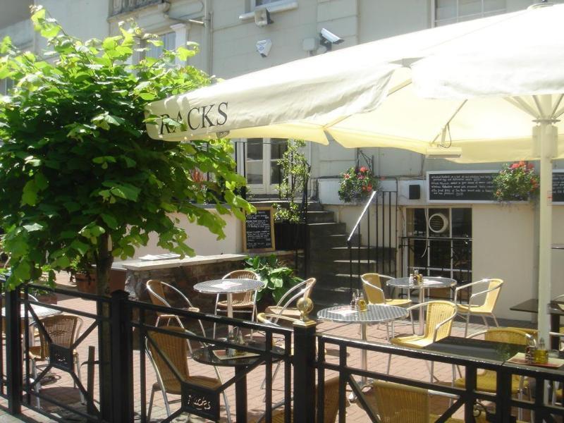 Отель The Clifton 3*